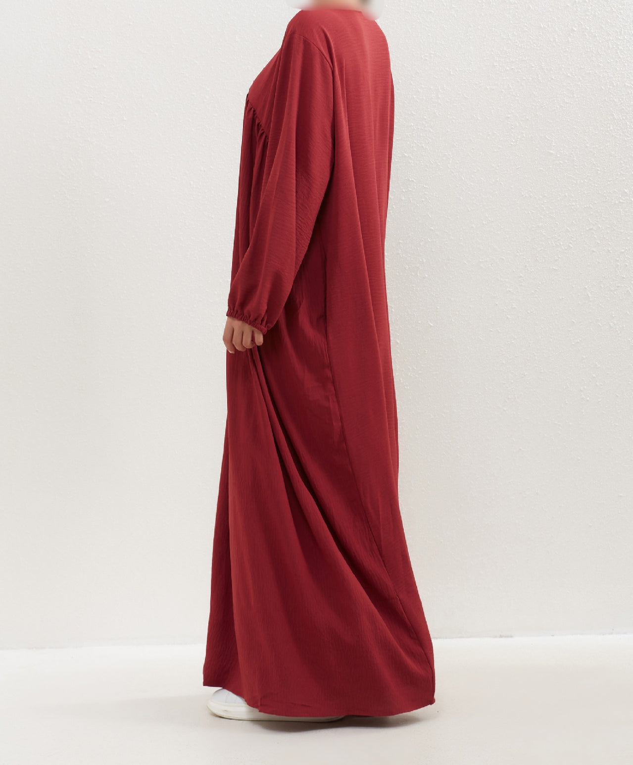 Introducing the Epitome of Modest Clothing: Maroon Crepe Abaya from Hikmah Boutique Elevate your modest wardrobe with our exclusive Maroon Crepe Abaya, meticulously crafted to embody sophistication and grace. Exclusively available at Hikmah Boutique, this stunning piece redefines modest fashion with its unique design.