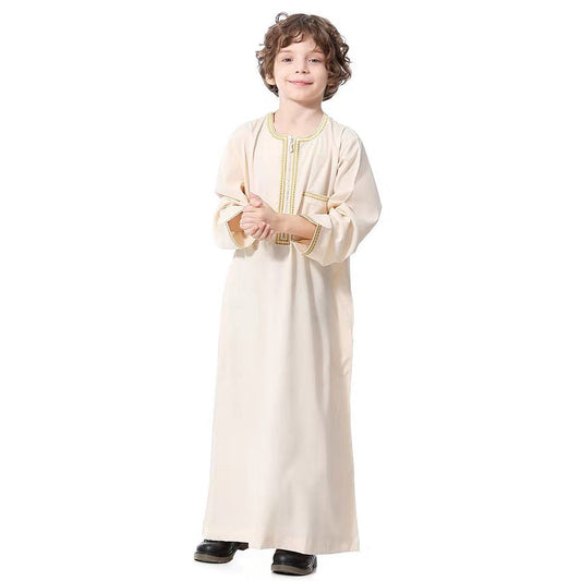 Our cream embroidered boys' thobe offers a touch of sophistication and elegance. This versatile color is perfect for both formal and casual occasions, making it a modest wardrobe essential.