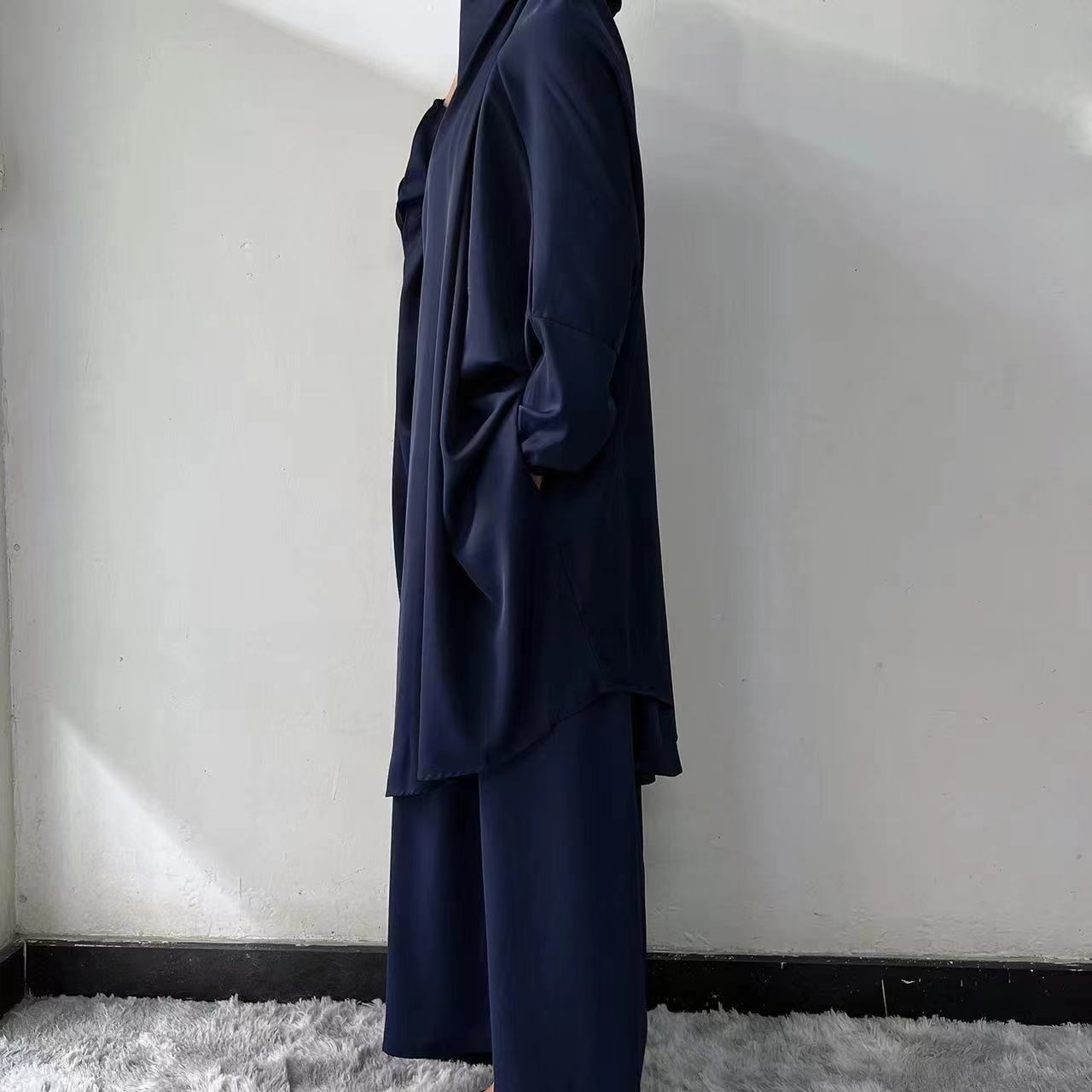 Discover the classic elegance of our Navy French Jilbab Prayer Set, available exclusively at Hikmah Boutique. This one-size jilbab and skirt set with cuff sleeves is made from luxurious Nida fabric, offering breathability and comfort.