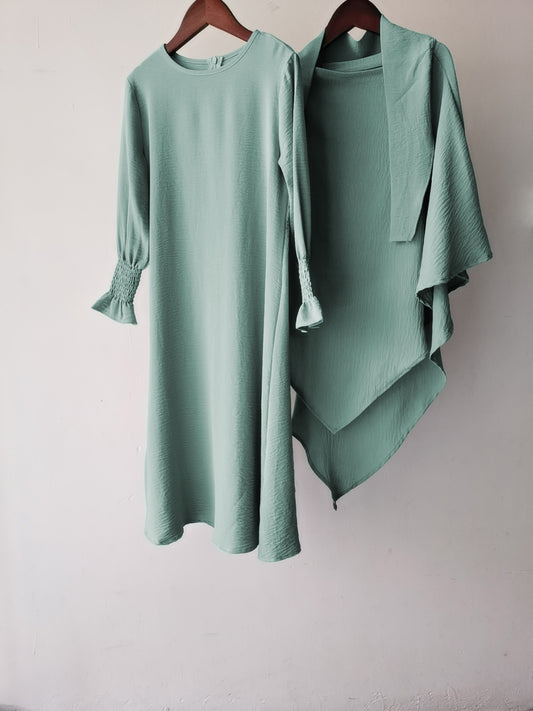 Great for daily prayers, outings, or special celebrations, this Abaya Set is tailored for girls aged 3 to 12 years and modesty at Hikmah Boutique Australia.