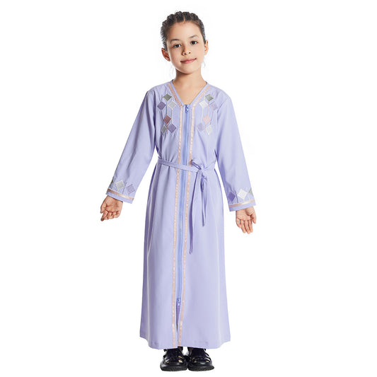 Elevate her style with our lilac embroidered abaya. This stunning girls' abaya is perfect for any occasion. Shop now for high-quality kids' Islamic clothing.