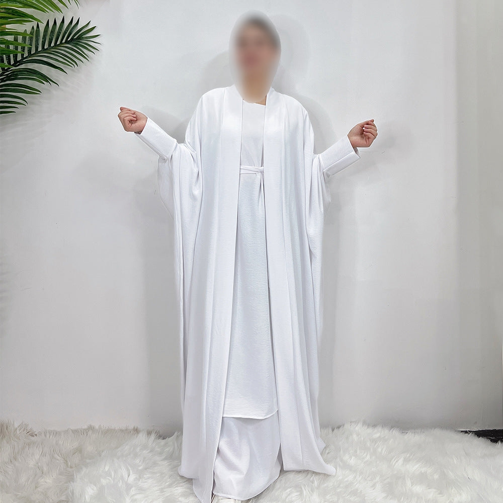 Ihram Abaya Set in White, by Hikmah Boutique designed for comfort and elegance. This ladies Ihram 3-piece set includes an open abaya, a maxi slip-on inner abaya with short sleeves, and a matching belt. Perfectly tailored to meet all women's Ihram requirements.