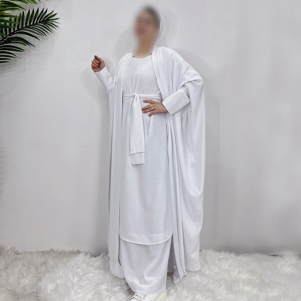 Ihram Abaya Set in White, by Hikmah Boutique designed for comfort and elegance. This ladies Ihram 3-piece set includes an open abaya, a maxi slip-on inner abaya with short sleeves, and a matching belt. Perfectly tailored to meet all women's Ihram requirements