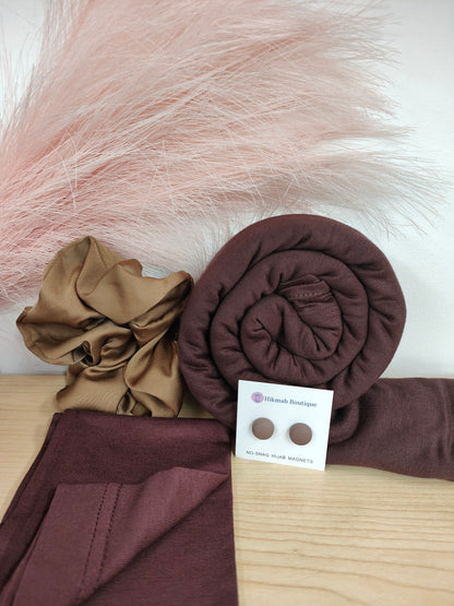 Jersey Hijab Gift Set - Dark Coffee Discover the elegance and comfort of the Jersey Hijab Gift Set - Gloxinia, exclusively sold by Hikmah Boutique. This exquisite Hijab gift set includes one premium Jersey Hijab, Hijab Cap and matching accessories.