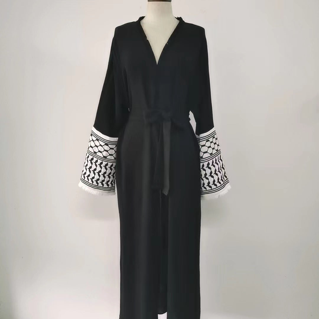 Make a bold statement with our stunning Black Keffiyeh Sleeve Open Abaya from Hikmah Boutique. A timeless piece that effortlessly combines style and modesty.