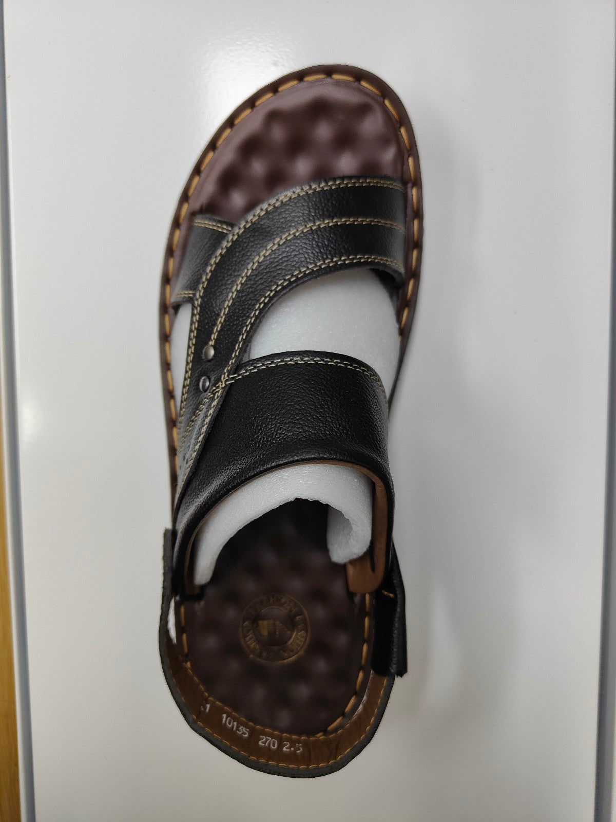 Introducing Black Design 3 Men's Sandals: Where Style Meets Comfort Elevate your fashion game with our Black Design 3 Men's Sandals, exclusively available at Hikmah Boutique. These sandals are more than just footwear; they represent a harmonious fusion of style, comfort, and quality that you'll cherish with every step.