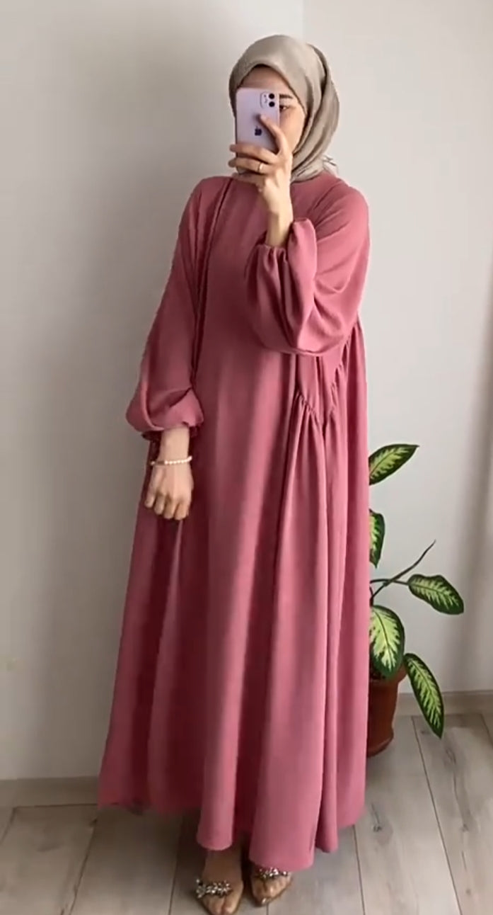 Shop the Modest Summer Abaya in Dusty Rose at Hikmah Boutique. Made from breathable crepe fabric, perfect for hot weather. Available online in all sizes. Buy now!