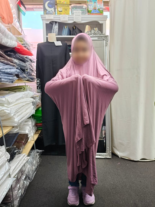 Shop the eco-friendly Pure Bamboo Non-Sleeved Jilbab for girls in Dusty Purple at Hikmah Boutique. Made from breathable bamboo, it’s lightweight, antibacterial, and perfect for all-day comfort.