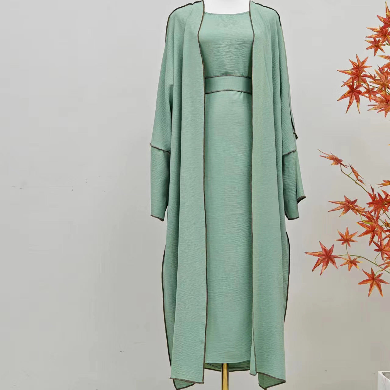 Channel modest elegance with our Summer Abaya 2-Piece Set in Dusty Green, perfect for hot and humid weather. Exclusively available at Hikmah Boutique Australia.