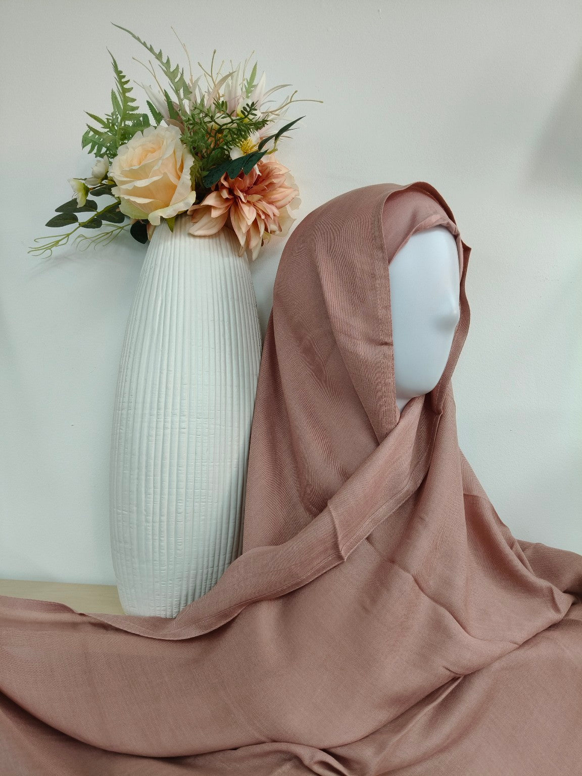 Ensure a secure and comfortable fit with our hijab set with undercap. This set includes hijab with matching undercap designed to keep your hijab in place all day long, perfect for active lifestyles.