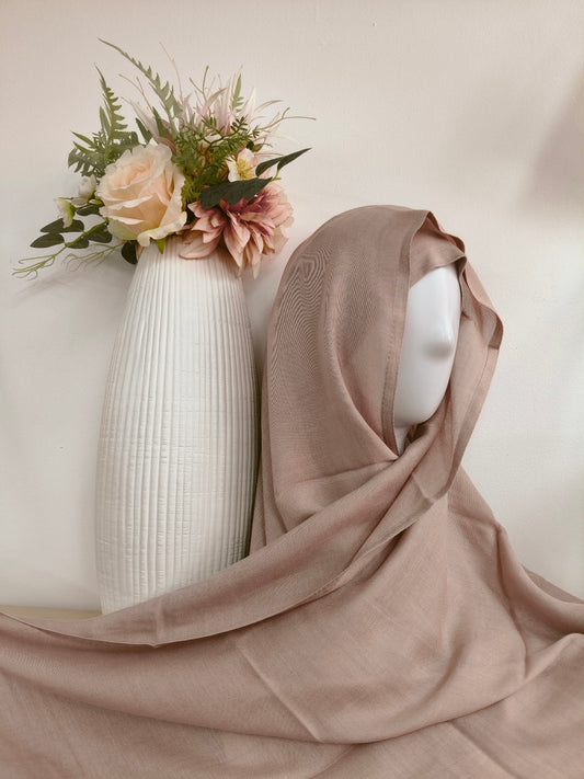 Our modest hijab sets are designed with modesty in mind, offering full coverage while remaining fashionable. These sets are perfect for those who prioritize their values without sacrificing style.