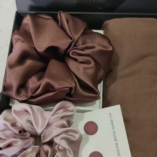 Introducing the Hikmah Boutique exclusive Bamboo Hijab Gift Box - The Tan Set, a luxurious gift box that is perfect for any Hijabi woman. Made with premium quality pure bamboo material, this gift box includes two hijabs in beautiful and sophisticated chocolate brown and nude colors. Includes matching hijab accessories. 
